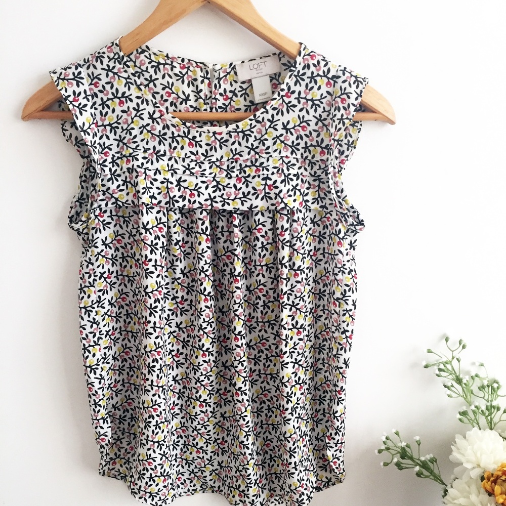 Floral Print Sleeveless Blouse w/ Ruffles